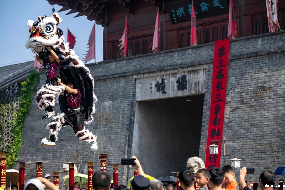 祖国的生日，人民的节日！新闻摄影记者用镜头记录这盛世繁华