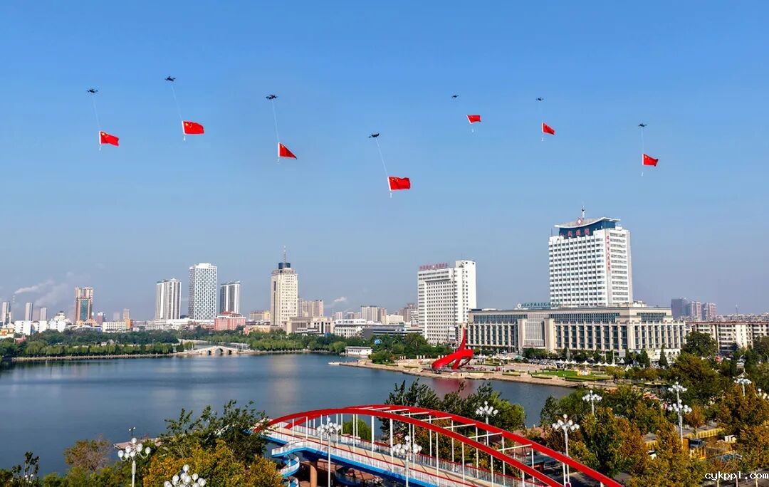 祖国的生日，人民的节日！新闻摄影记者用镜头记录这盛世繁华
