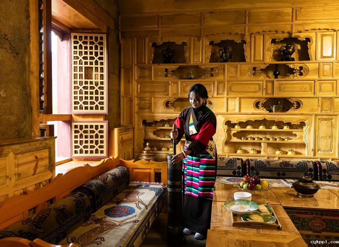 甘孜乡城：“活态”传统村落赋能乡村振兴