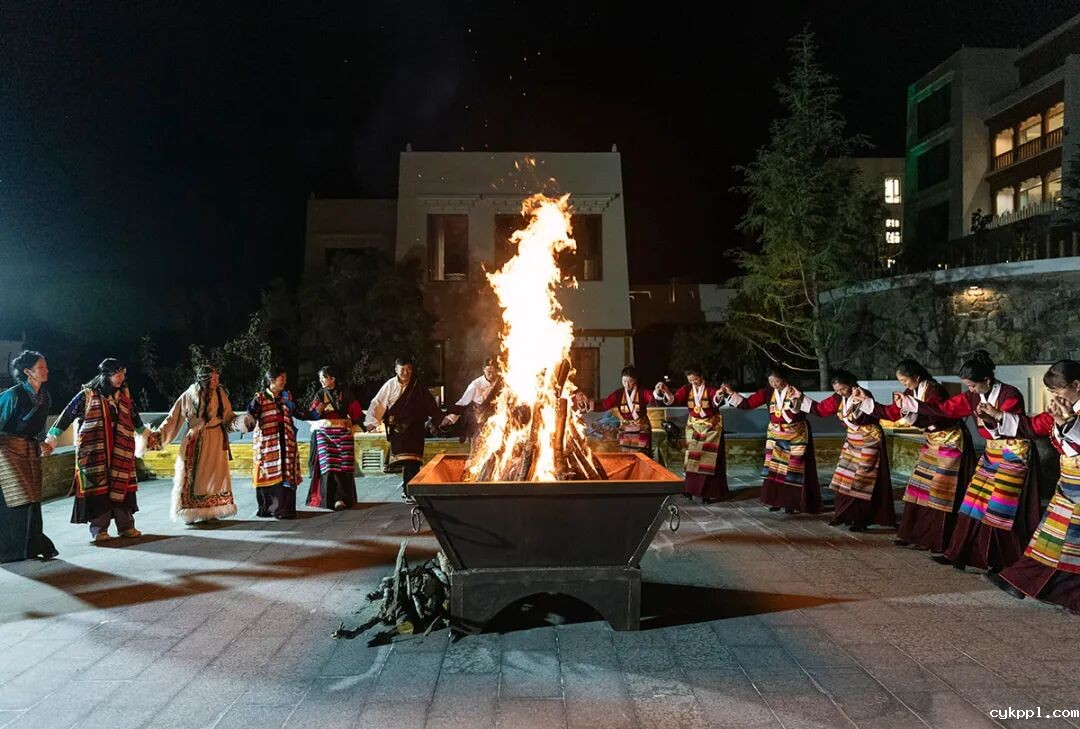 甘孜乡城：“活态”传统村落赋能乡村振兴