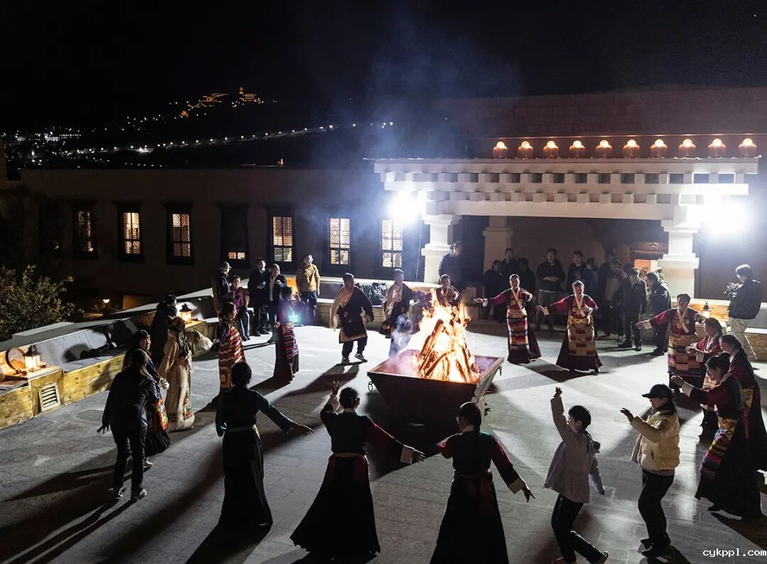 甘孜乡城：“活态”传统村落赋能乡村振兴