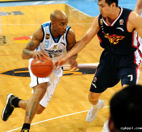 马布里爆发36分助攻