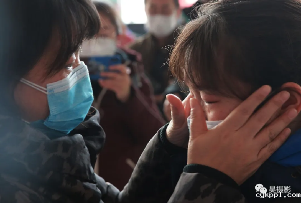 新闻战“疫” 镜头狙击