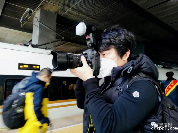 新闻战“疫” 镜头狙击
