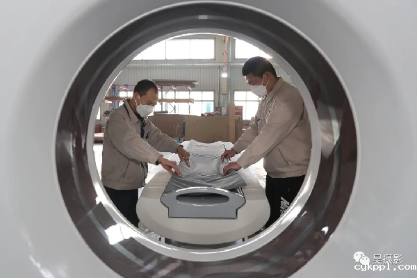 新闻战“疫” 镜头狙击