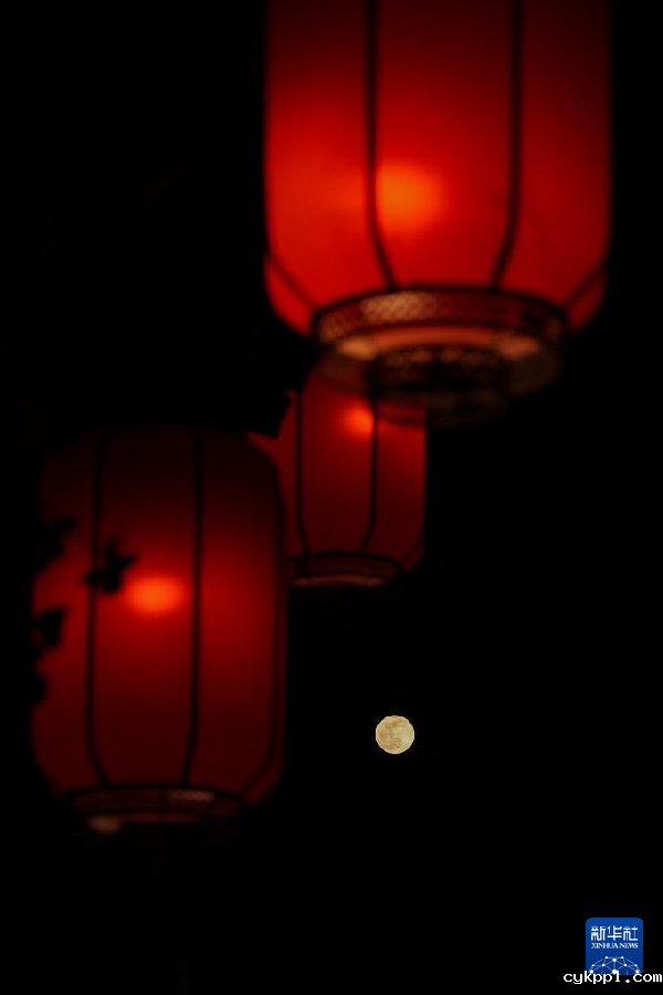 镜头聚焦：2021年最后一轮满月现身夜