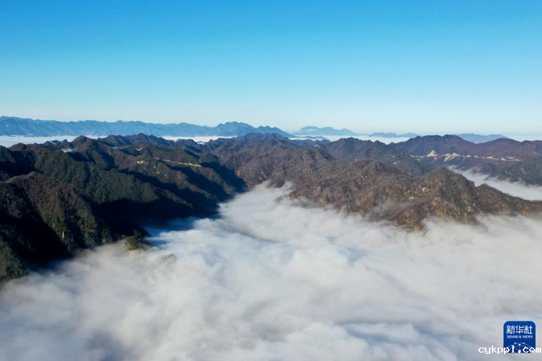 云海翻腾美如“仙境” 云海翻腾美如“仙境”