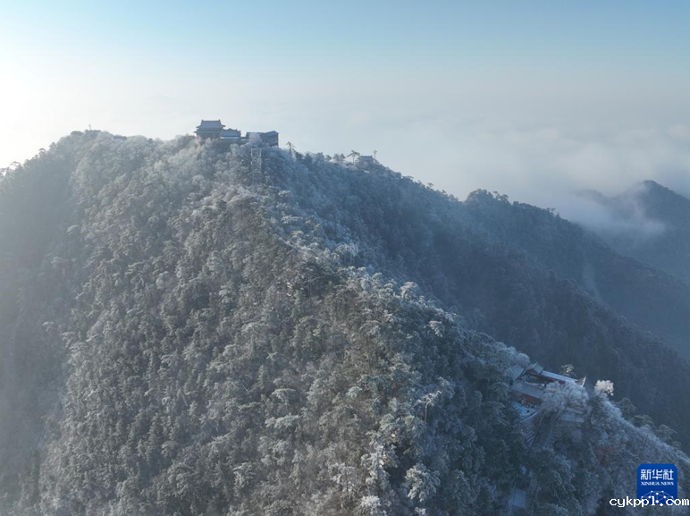 云海翻腾美如“仙境” 云海翻腾美如“仙境”