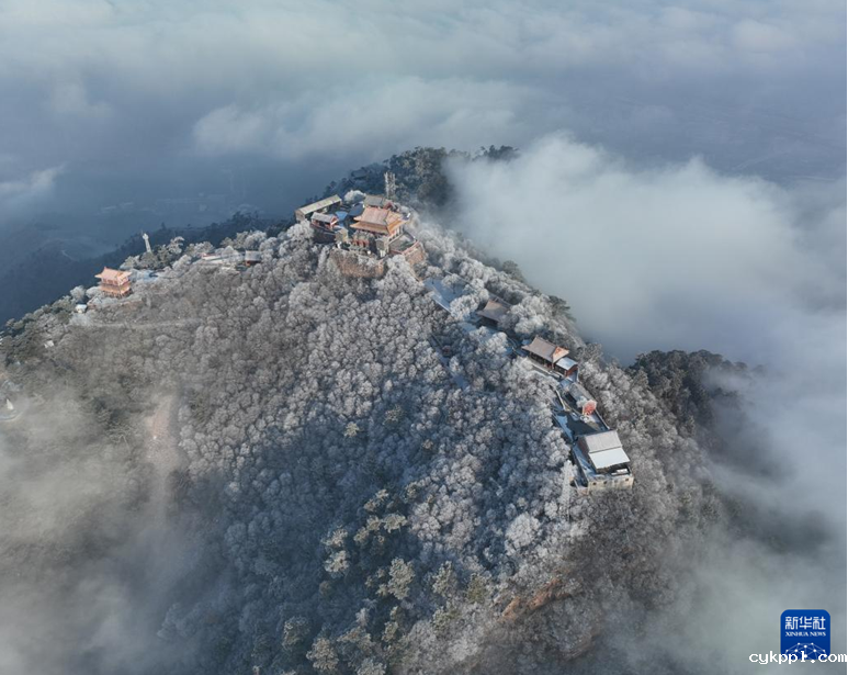 云海翻腾美如“仙境” 云海翻腾美如“仙境”