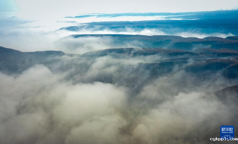 云海翻腾美如“仙境” 云海翻腾美如“仙境”