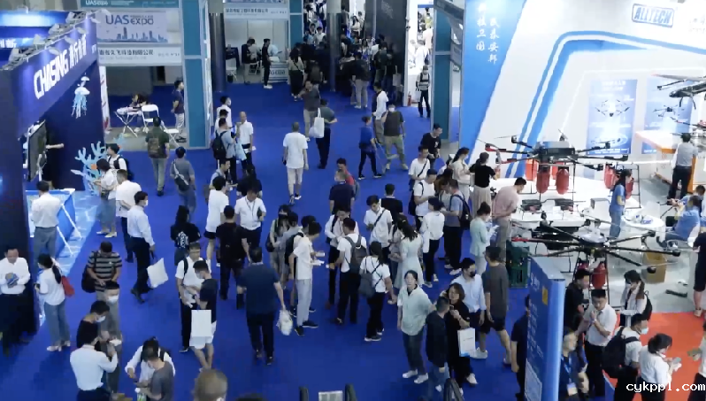 新华全媒+｜世界无人机大会：3000多架无人机亮相深圳