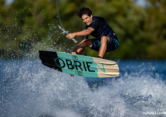 索尼最轻 F2.8 超远摄 G 大师镜头 FE 300mm F2.8 GM OSS 发布