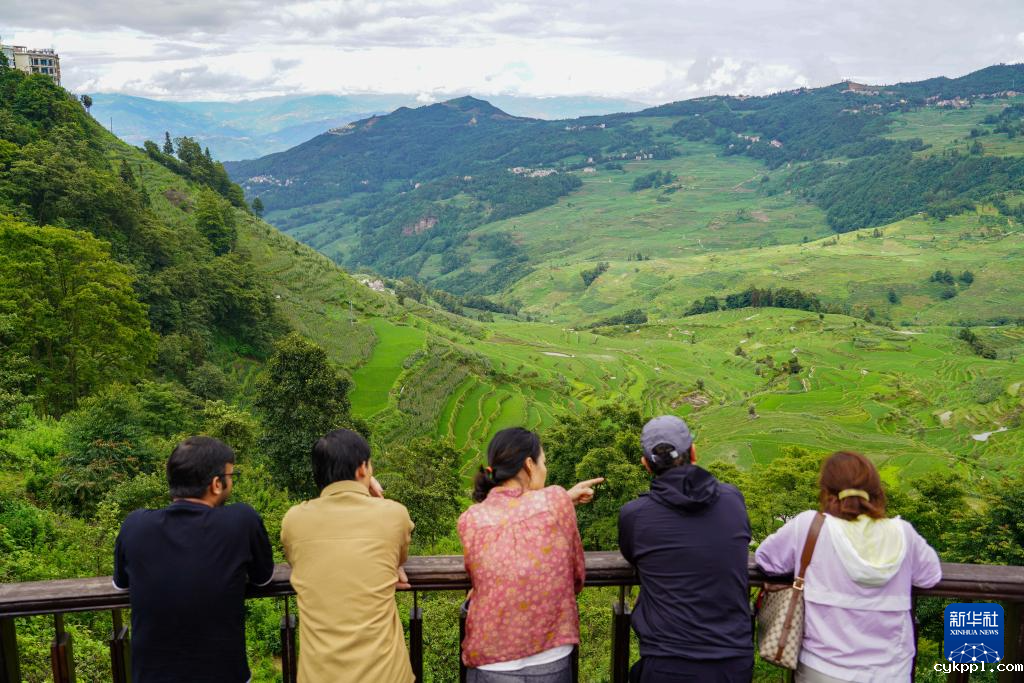 美丽中国丨雨后哈尼梯田