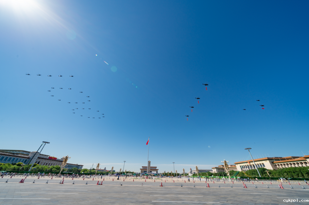 十年四赴阅兵场，今朝现场记辉煌！